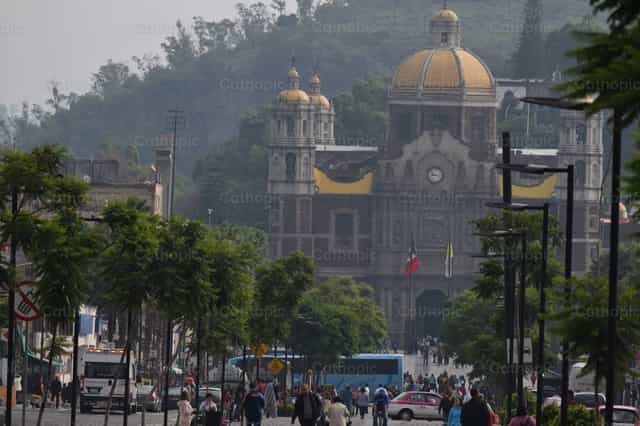 Basiliek in Mexico-Stad - Katholieke stockfoto's - Foto door kaberamirez