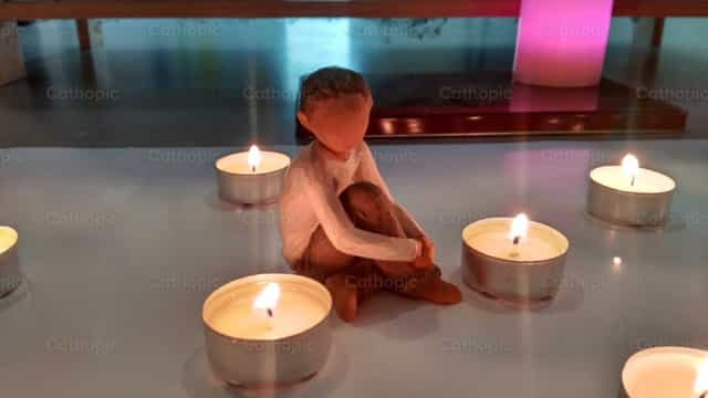 Entre luces - Banco de imágenes católicas