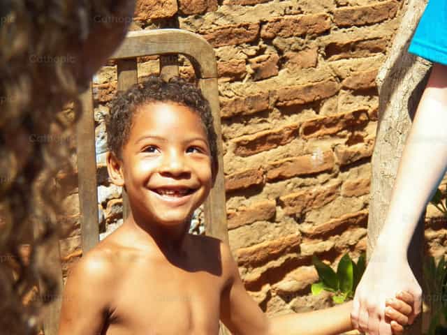 Ngiting bata - Mga Catholic stock image - Larawan ni Thácio Leite