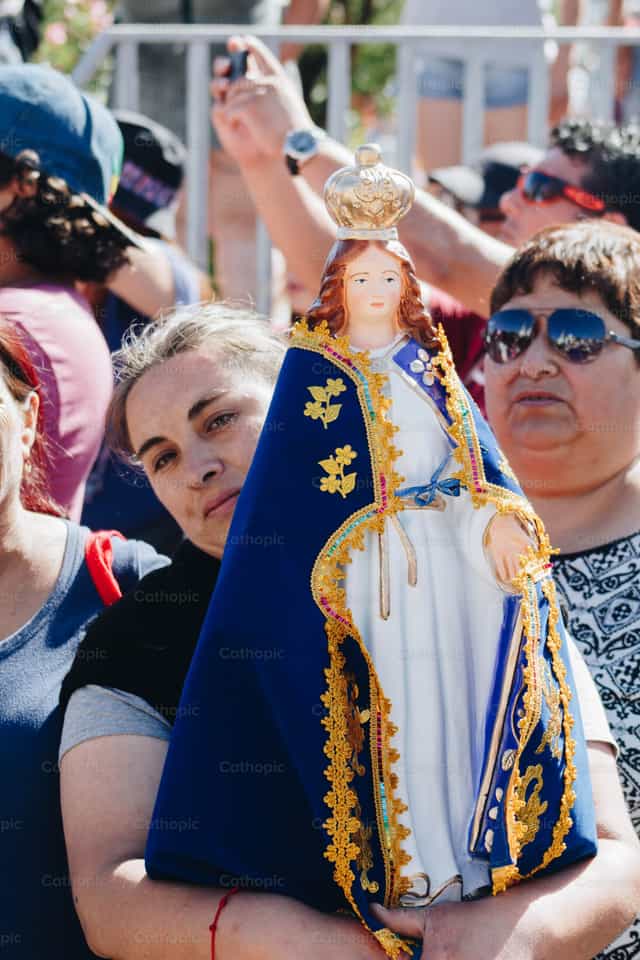 Procesion con la Virgen - Banco de imágenes católicas