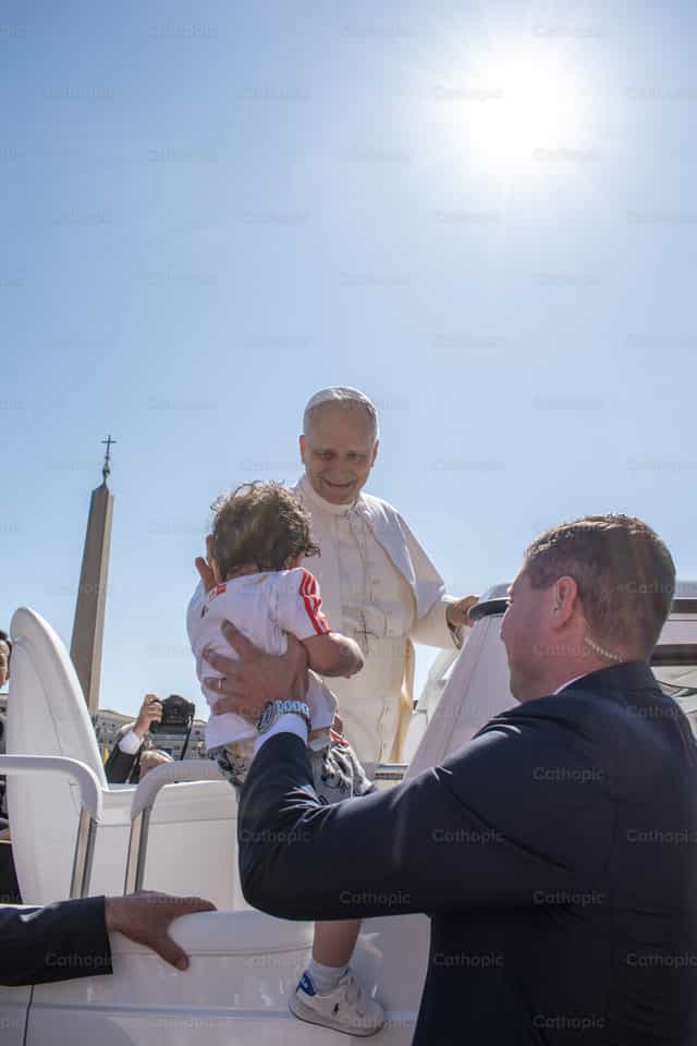 Pope Leo XIV blesses the children - Catholic stock images - Photo by Sandra de Moya
