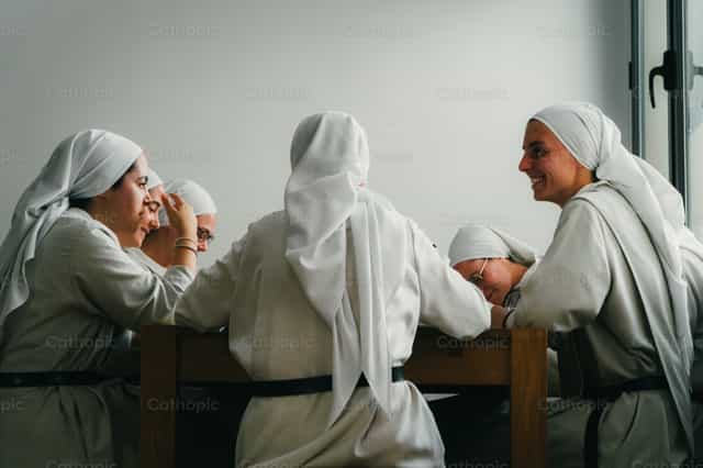 Teamwork, Augustinian Nuns - Catholic stock images - Photo by Almures Studio