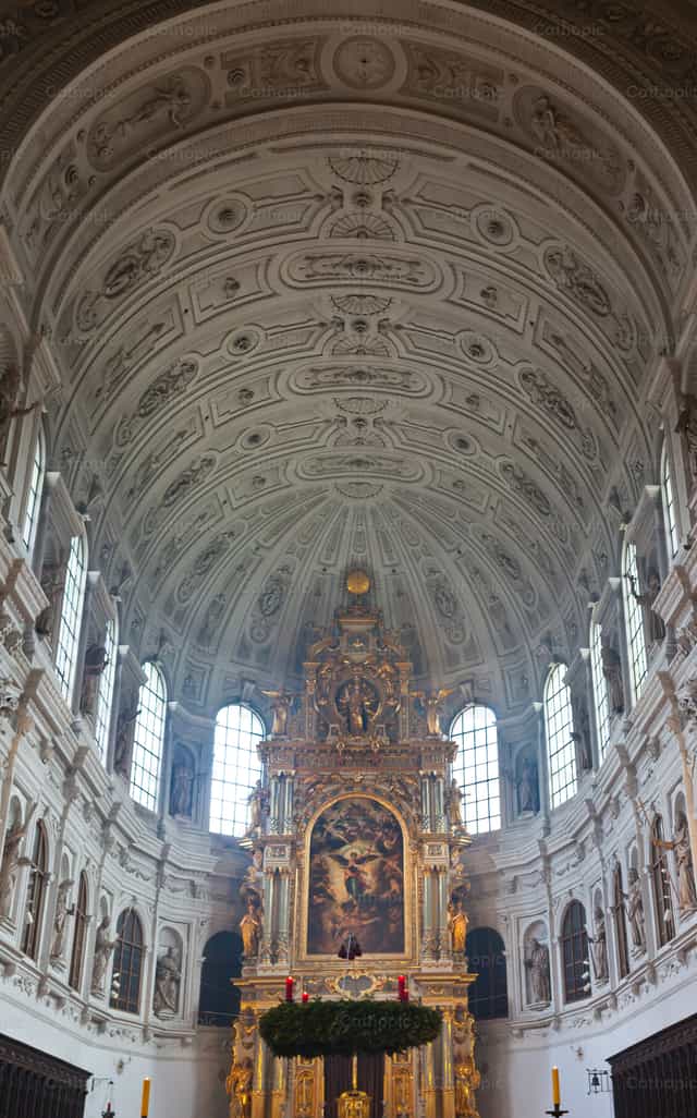 Interior de la iglesia de San Miguel de Múnich - Banco de imágenes católicas - Fotografía por Antonio Gravante