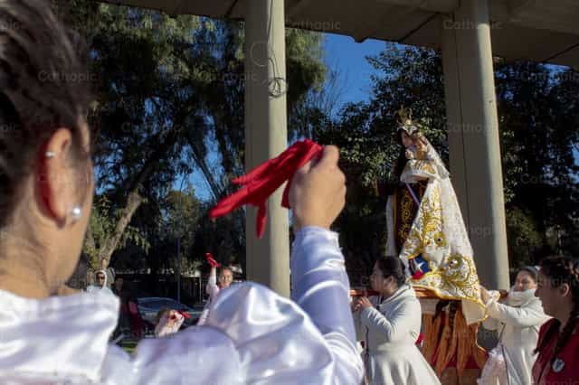 Procesion con la Virgen Maria - Banco de imágenes católicas
