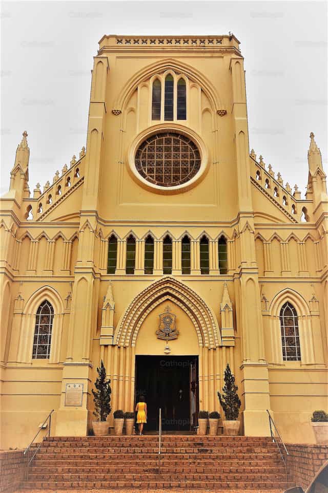 Fachada de iglesia - Banco de imágenes católicas