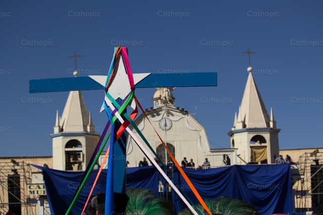 Cruz de Santuario - Banco de imágenes católicas