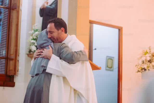 Irmãos em Cristo e na Vida - Imagens católicas de stock