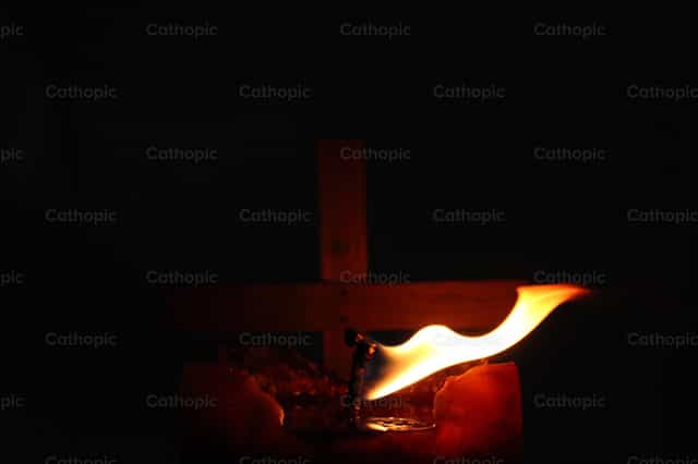 Light of Christ - Catholic stock images - Photo by Daniela María Múnera
