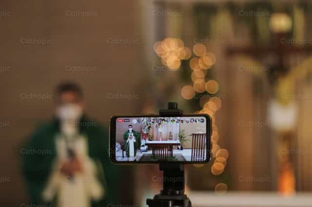 Eucaristía en tiempos de Covid-19 - Banco de imágenes católicas - Fotografía por jorgegomezsa