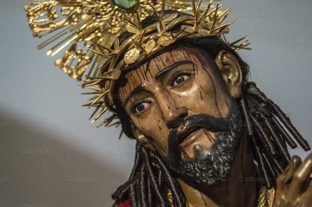 Jesús coronado de espinas - Banco de imágenes católicas