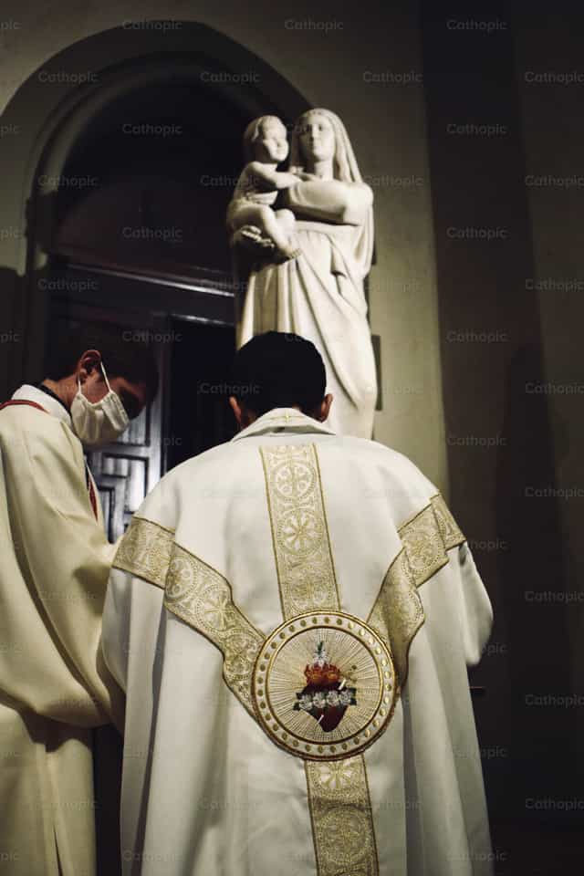 Pari at ang Birheng Maria - Mga Catholic stock image - Larawan ni Lupe Belmonte
