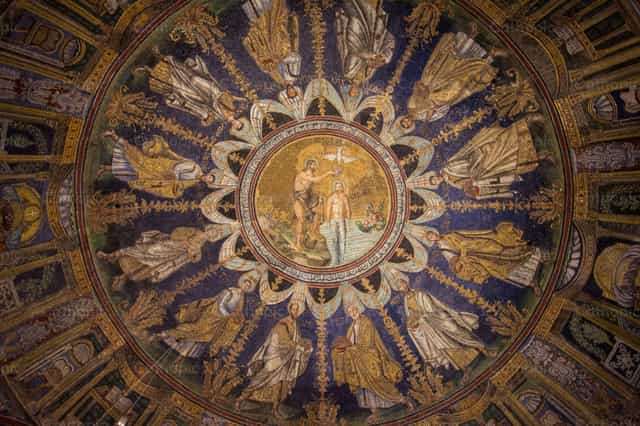 Batistério de Néon. Mosaico em Ravena - Imagens católicas de stock
