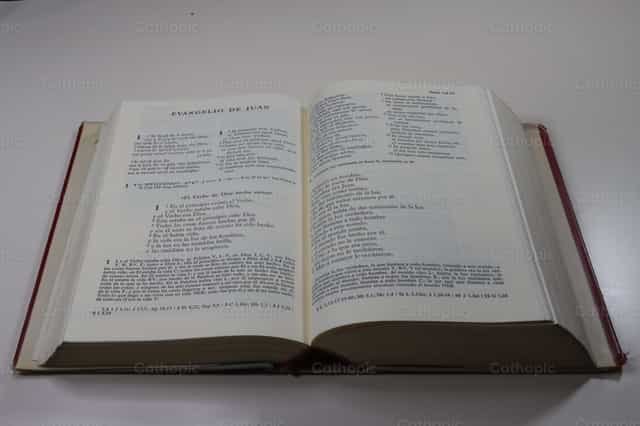 Biblia en griego - Banco de imágenes católicas