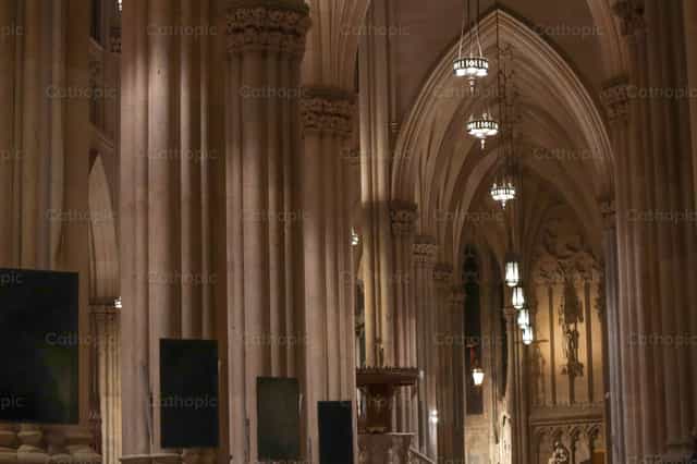 Interior de la Catedral de San Patricio - Banco de imágenes católicas - Fotografía por encaminados vamos