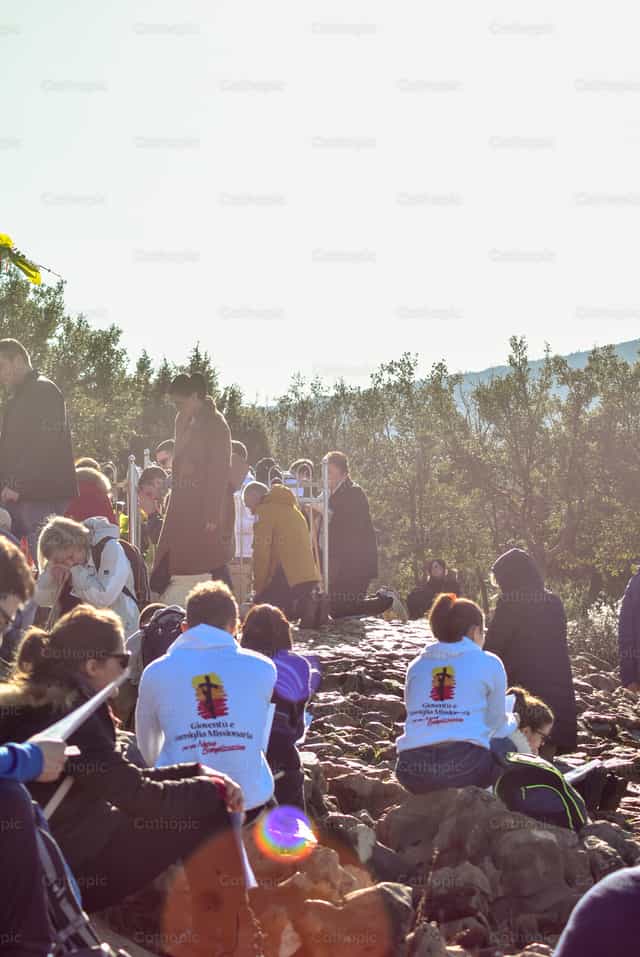 Orar juntos - Banco de imágenes católicas - Fotografía por Samuel Rufini