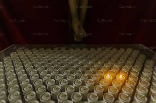 Velas electrónicas de ofrendas - Banco de imágenes católicas