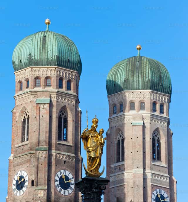 The golden sculpture of Saint Mary and the Church - Catholic stock images - Photo by Antonio Gravante