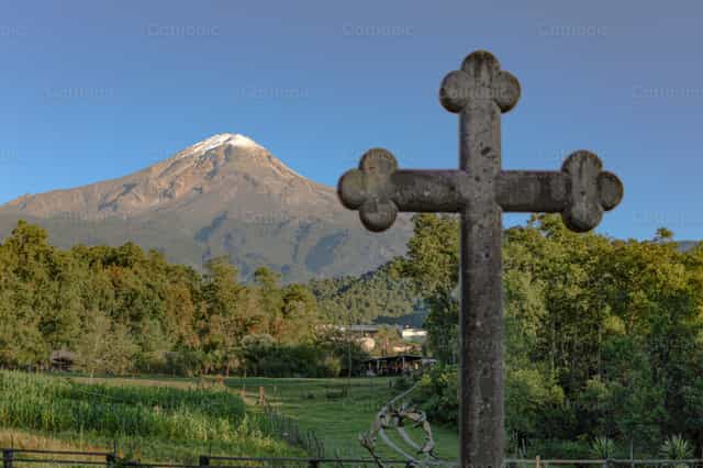 Mount Orizaba and Cross - Catholic stock images - Photo by Nicolás Núñez LC