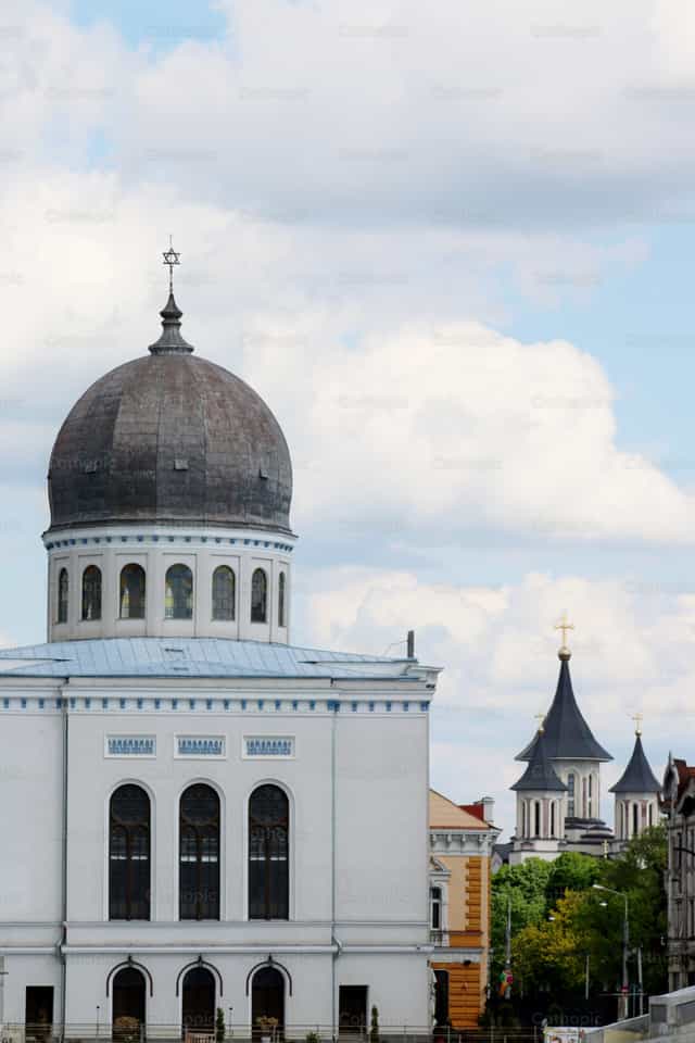 Sinagoga at simbahan. Pagsasama ng mga relihiyon - Mga Catholic stock image - Larawan ni Cristina Grigore