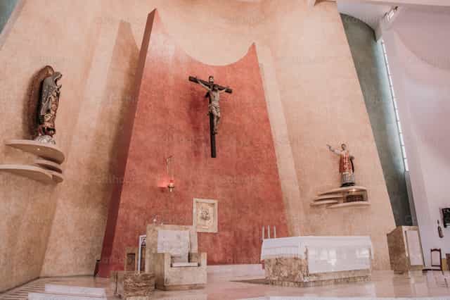 Temple of Santo Toribio Romo - Catholic stock images - Photo by Valentina Alvarez de Gonzalez