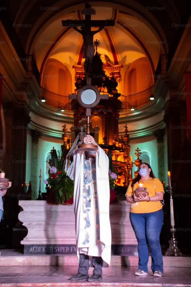 Santisimo Sacramento - Banco de imágenes católicas