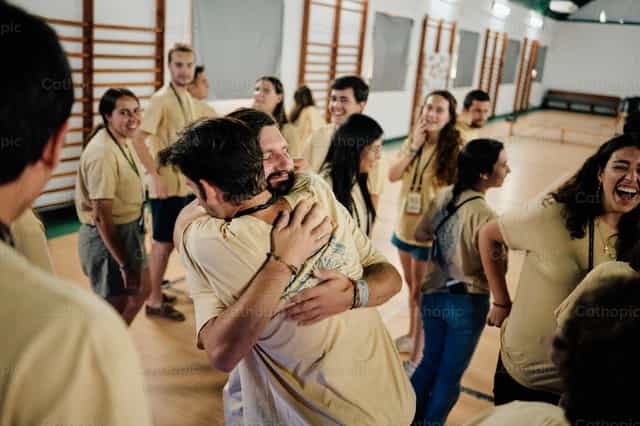Fraternal hug - Catholic stock images - Photo by Sergi Canal
