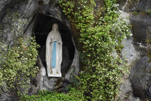 Lourdes - Banco de imágenes católicas - Fotografía por Samuel Rufini
