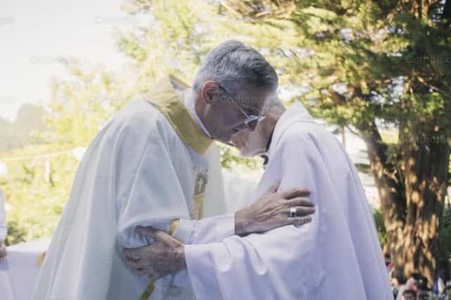 Greeting of peace - Catholic stock images