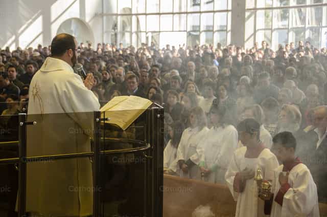 Evangeliumslesung - Katholische Stockfotos