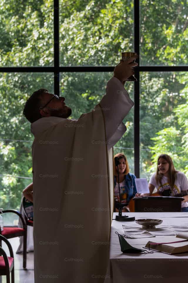 Iniaalay na kalis - Mga Catholic stock image
