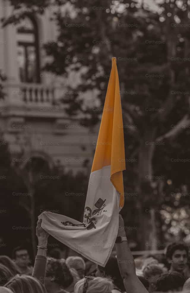 Bandera del Vaticano - Banco de imágenes católicas - Fotografía por Rodrigo De Miguel