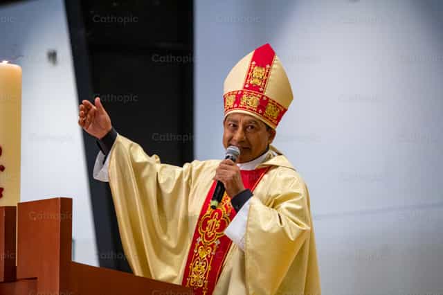 Ordenação episcopal - Imagens católicas de stock