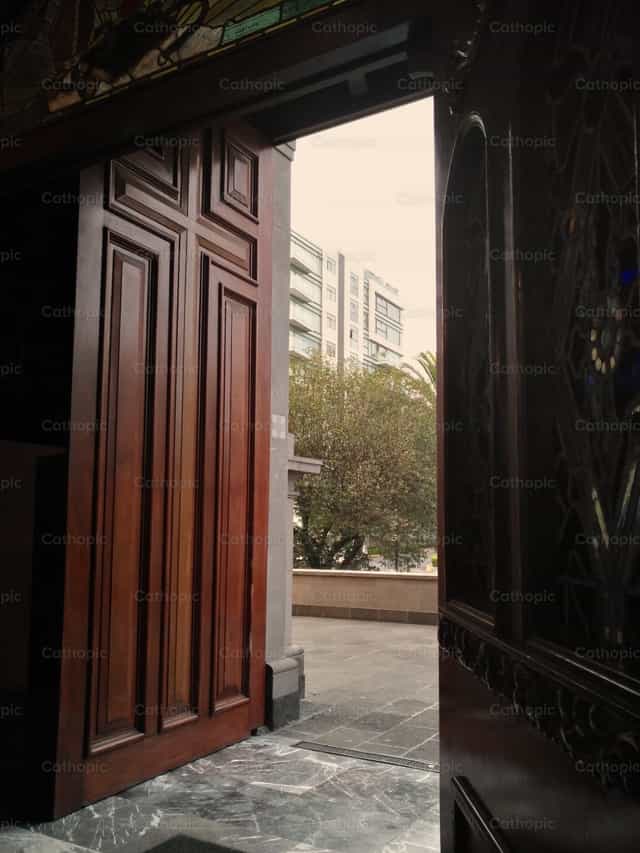 Open door church - Catholic stock images