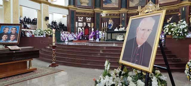 Beerdigung von Msgr. Fernando Saenz Lacalle - Katholische Stockfotos - Foto von Sara Larín
