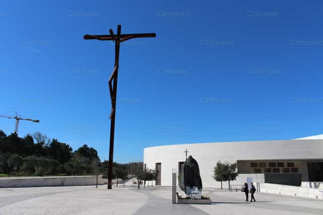 Krus ng Kristo sa plasa - Mga Catholic stock image