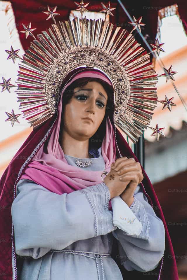 Consagrada Imagen de Nuestra Señora de los Dolores - Banco de imágenes católicas
