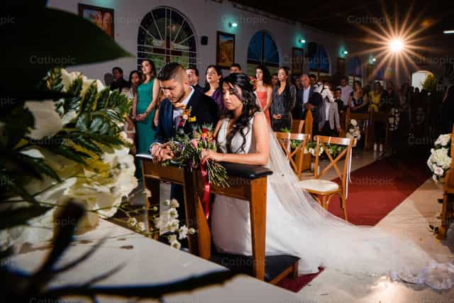 Bénédiction de mariage - Images catholiques de stock