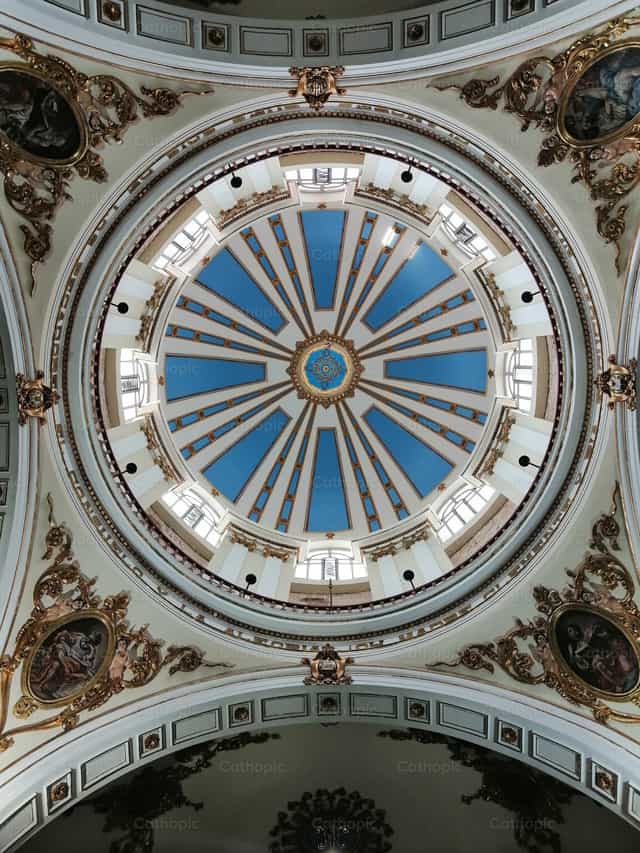 Cupula de la  Basilica de Chiquinquira - Banco de imágenes católicas - Fotografía por Mauricio Osuna
