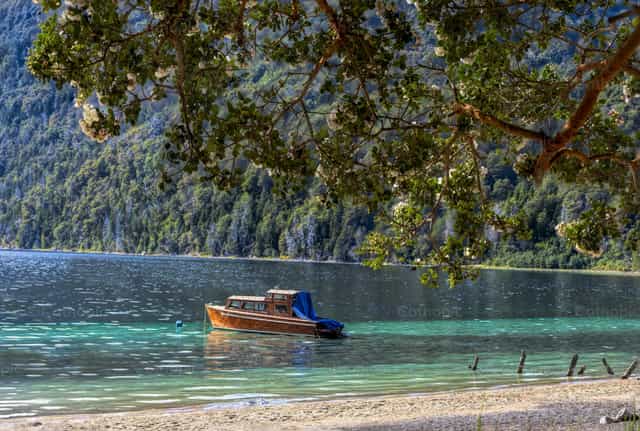 Sosiego en el lago - Banco de imágenes católicas - Fotografía por Titi Maciel Pérez