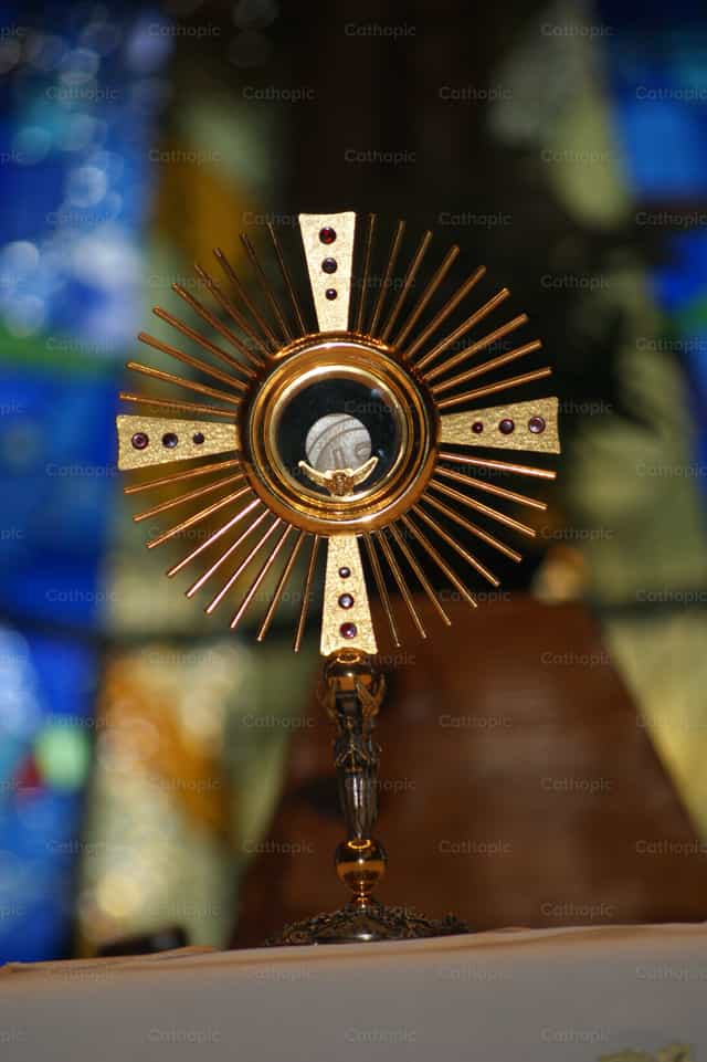 Santísimo - Banco de imágenes católicas