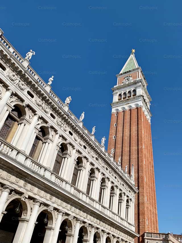 Campanario de San Marcos en Venecia - Banco de imágenes católicas - Fotografía por Cristina Grigore
