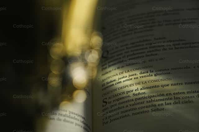 Palabra - Banco de imágenes católicas - Fotografía por Juan Gómez