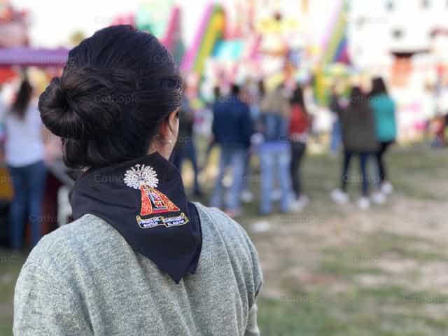 Pielgrzymka do Matki Bożej - Katolickie zdjęcia stockowe - Zdjęcie: @malenymedina