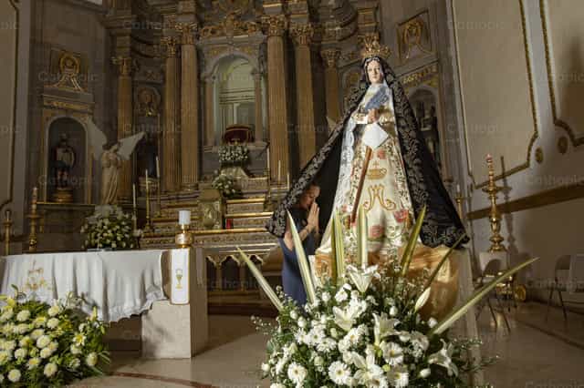 Sob o vosso manto - Imagens católicas de stock