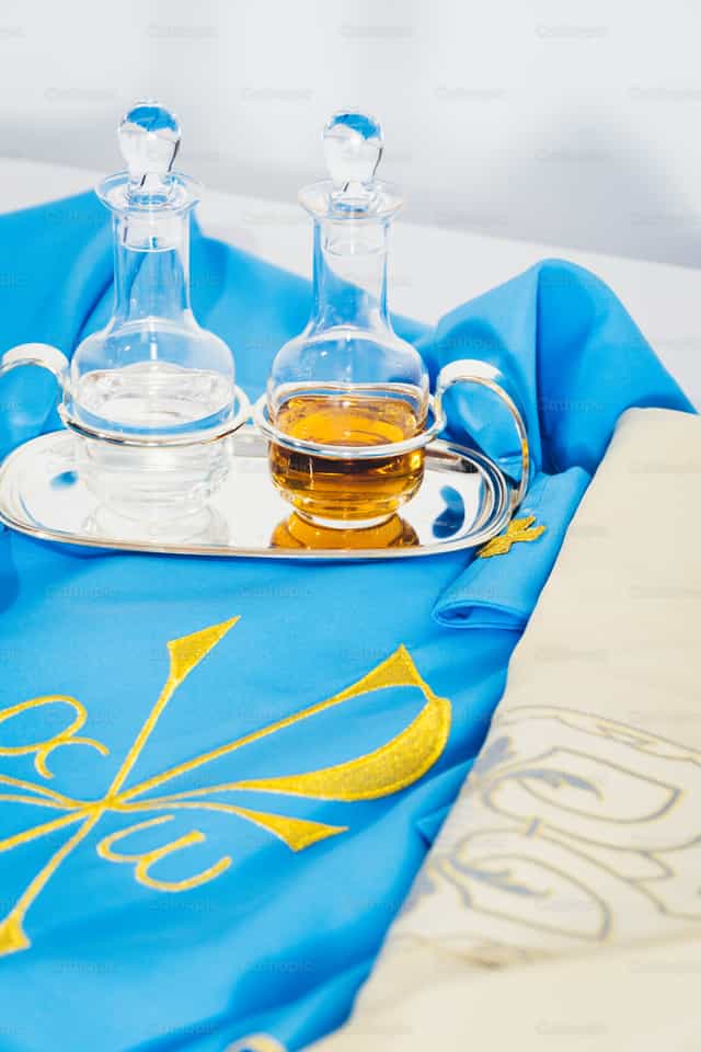Viñas, estola y casulla celeste - Banco de imágenes católicas - Fotografía por Almures Studio