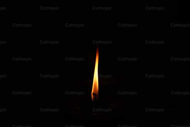 Fiamma di fuoco - Immagini stock cattoliche