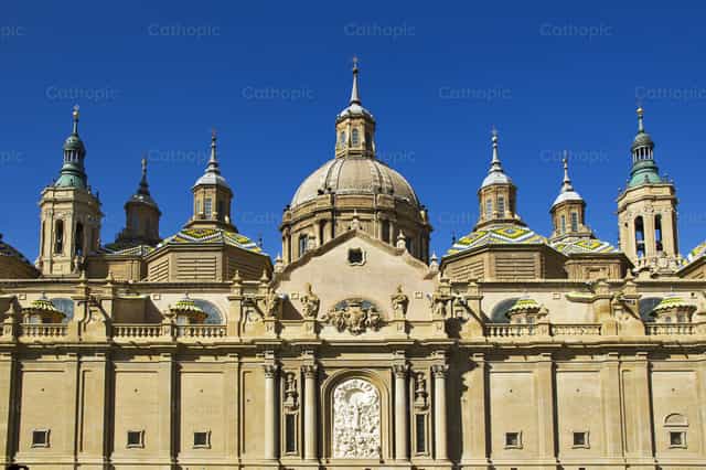Catedral - Imagens católicas de stock