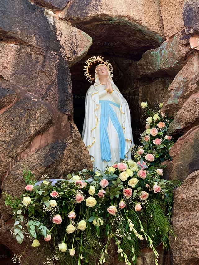 Vergine di Lourdes - Immagini stock cattoliche