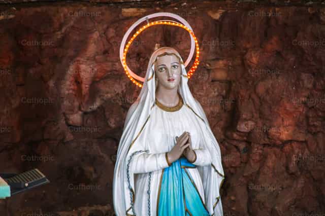 Nuestra Senora de Lourdes - Banco de imágenes católicas
