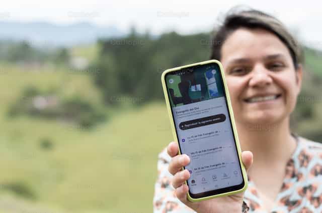 Aplicaciones de oracion - Banco de imágenes católicas - Fotografía por Carolina BR